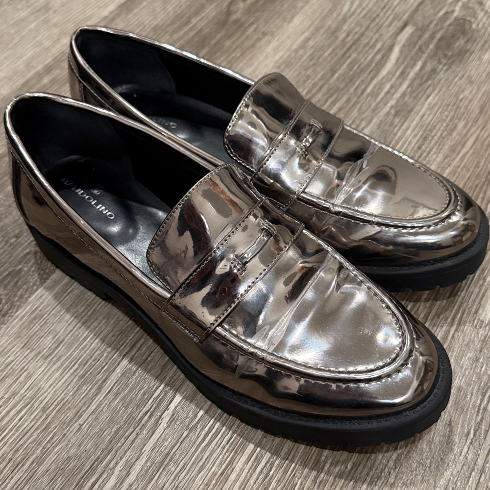 Bandolino Silver Metallic Patent Lug Sole Loafers 8.5